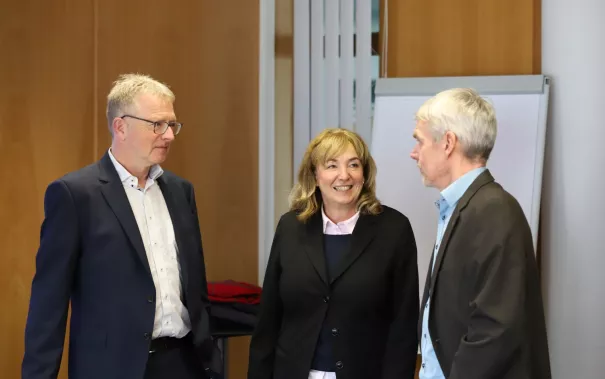 Prof. Dr. Ralf Schiebel mit Prof. Dr. Wiltrud Terlau und Prof. Dr. Martin Hamer (v.l.n.r.) - Beiratssitzung IZNE
