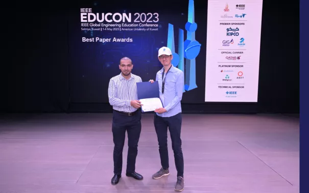 Best Paper Award für André Kless (rechts im Bild) auf der IEEE EDUCON 2023