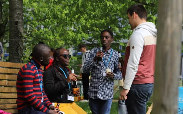 BIDA Summer School Begruessung Campusgarten StA 20230508 foto juri kuestenmacher 06.JPG