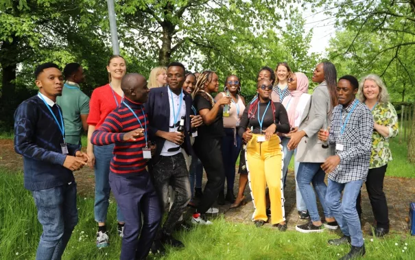 BIDA Summer School Begruessung Campusgarten StA 20230508 foto juri kuestenmacher 58.JPG