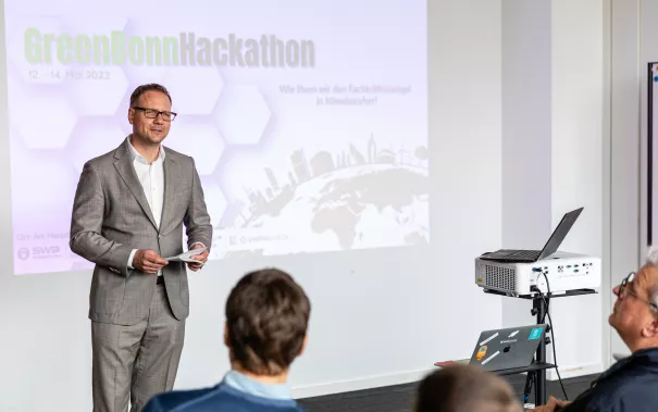 Mirko Heid (SWB) beim GreenBonn Hackathon 2023
