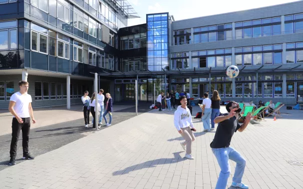 Erstsemesterbegruessung Fachschaft WiWi Rhb in StA 20230922 Foto Juri Kuestenmacher 108.JPG