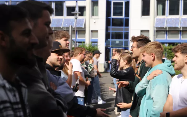 Erstsemesterbegruessung Fachschaft WiWi Rhb in StA 20230922 Foto Juri Kuestenmacher 137.JPG