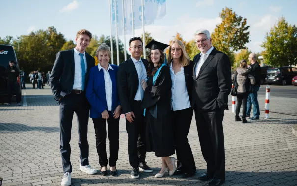 Absolventenfeier Telekom Dome Einlass 20231021 Foto Nathan Dreessen013.jpg