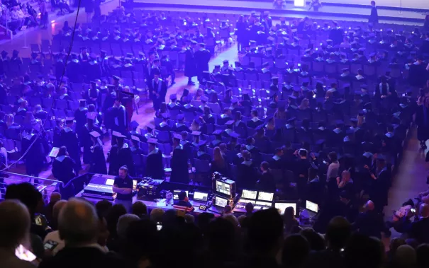 Absolventenfeier Telekom Dome Festakt 20231021 foto juri kuestenmacher 001.JPG