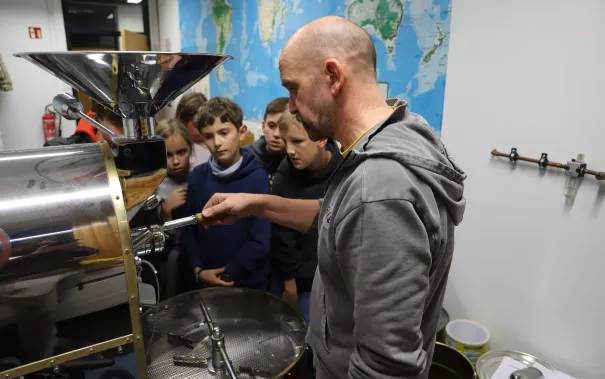 Kinderuni_Kaffeeroesten_16112023_Pascal_Schroeder_20-min.JPG