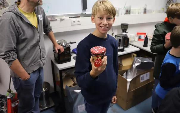 Kinderuni_Kaffeeroesten_16112023_Pascal_Schroeder_23-min.JPG