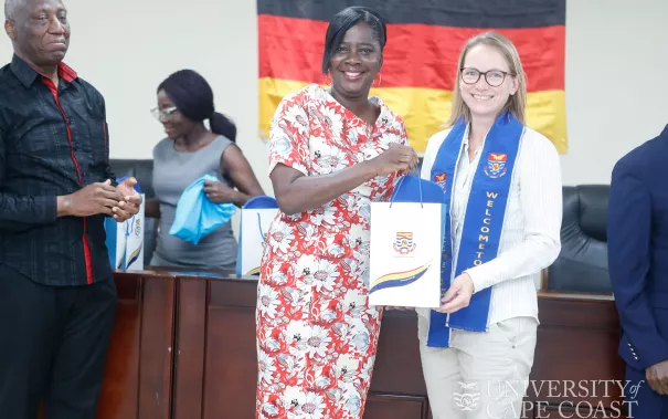 Prof. Dr. Sonja Christ-Brendemühl und Vizepräsidentin Rosemond Boohene an der UCC