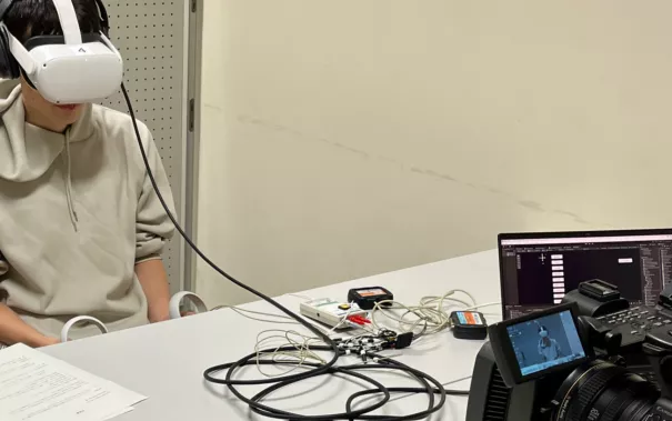 Hiromu Otsubo als Proband in der Forschungsstudie des DAAD-PPP Projekts 'Multisensory Cues to Evoke Emotional Responses and Awe in Virtual Reality' im NAIST-Japan