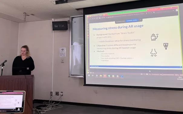 Melissa Steininger (H-BRS) stellt im NAIST-Japan Ergebnisse zum DAAD-PPP Projekts 'Multisensory Cues to Evoke Emotional Responses and Awe in Virtual Reality' vor
