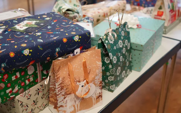 Geschenkeausgabe Wunschbaum Sankt Augustin und Rheinbach 2023