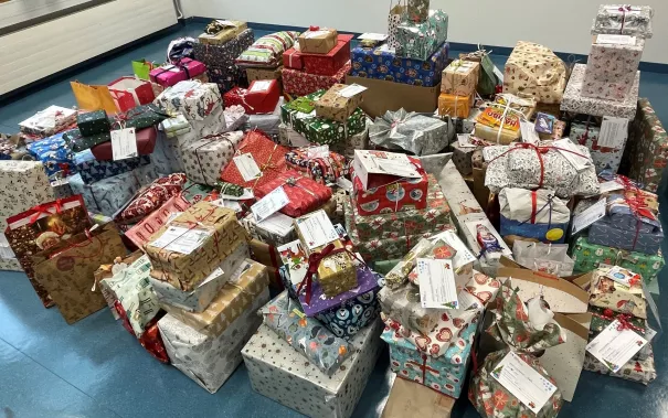 Geschenkeausgabe Wunschbaum Sankt Augustin und Rheinbach 2023