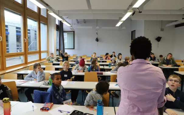 Kinderuni Armut verstehen Treptow StA 20240314 Foto Caroline Jahn 08.JPG