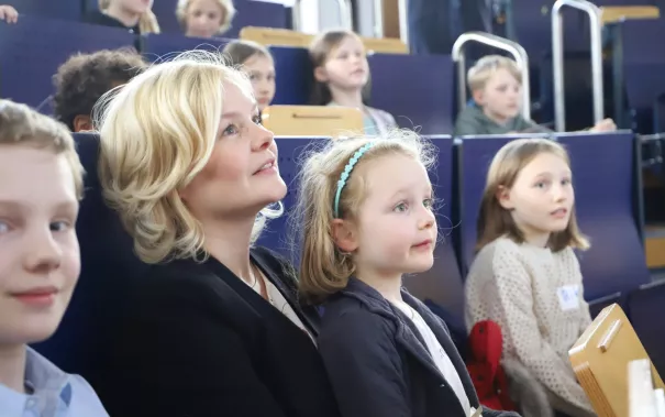 Kinderuni Diplom Verleihung Audimax StA 20240418 Foto Juri Kuestenmacher 018.JPG