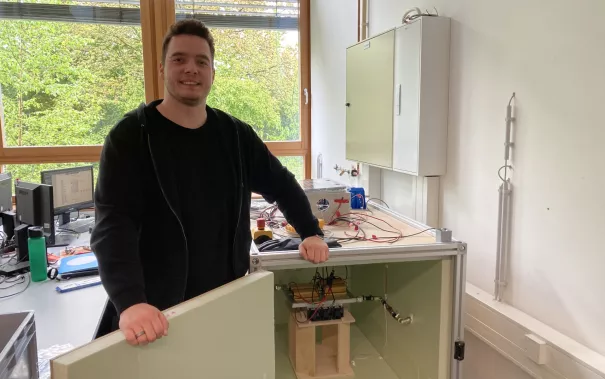 Bachelorand mit Kalorimeter.JPG