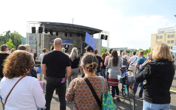 Demo Demokratie und Menschenwürde Parkplatz StA 2024-06-04
