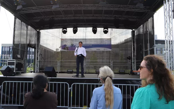 Demo Demokratie und Menschenwürde Parkplatz StA 2024-06-04