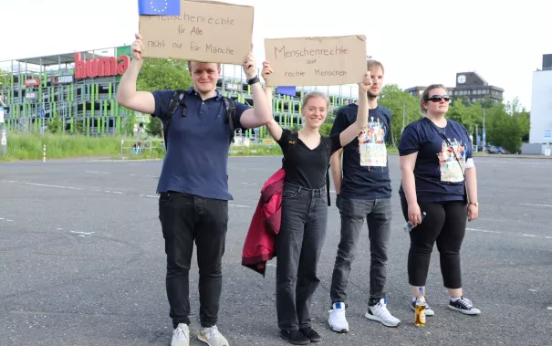 Demo Demokratie und Menschenwürde Parkplatz StA 2024-06-04
