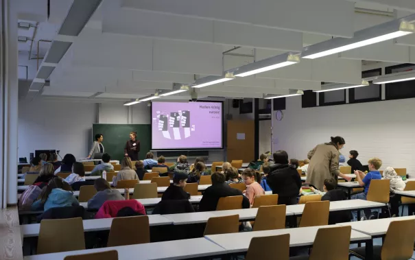 Kinderuni Medien richtig nutzen Guer-Seker StA 20250220 Foto Juri Kuestenmacher 02.JPG