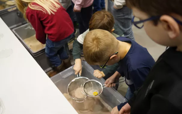 Kinderuni Plastik im Meer Steinhaus Rhb 20250130 Foto JR Lo Giudice Rodas 24.jpg