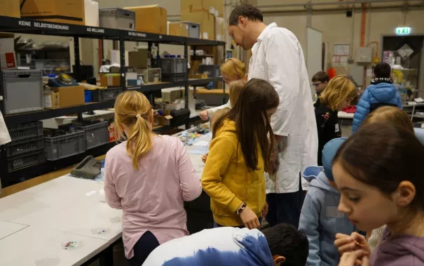 Kinderuni Plastik im Meer Steinhaus Rhb 20250130 Foto JR Lo Giudice Rodas 37.jpg