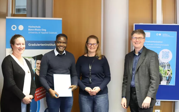 Stipendiat Allex Semba mit Betreuerin Simona Helmsmüller, Präsidentin Marion Halfmann und GI-Direktor Rainer Herpers