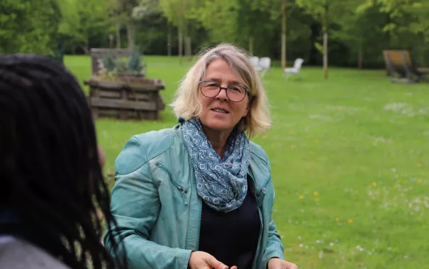 Campusgarten Fruehling mit Iris Gross StA 20250425 Foto Juri Kuestenmacher 08.JPG