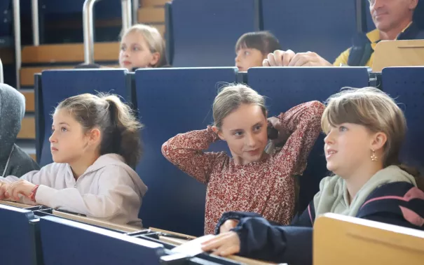 Kinderuni Diplom-Verleihung StA Audimax 20250605 Foto Juri Kuestenmacher 006.JPG