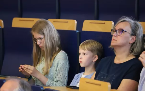 Kinderuni Diplom-Verleihung StA Audimax 20250605 Foto Juri Kuestenmacher 031.JPG