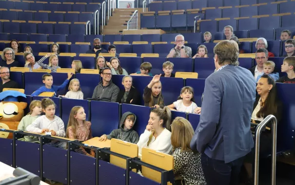 Kinderuni Diplom-Verleihung StA Audimax 20250605 Foto Juri Kuestenmacher 039.JPG