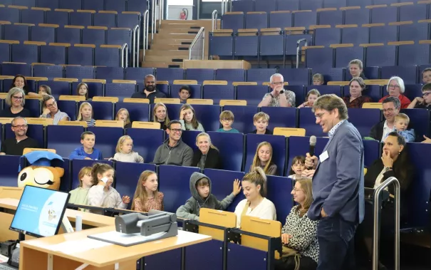 Kinderuni Diplom-Verleihung StA Audimax 20250605 Foto Juri Kuestenmacher 043.JPG