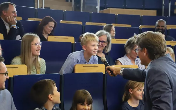 Kinderuni Diplom-Verleihung StA Audimax 20250605 Foto Juri Kuestenmacher 044.JPG