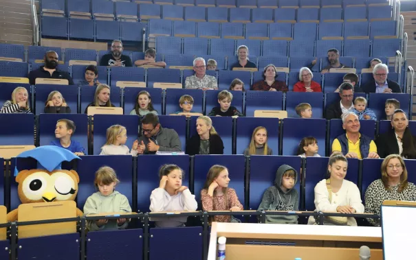 Kinderuni Diplom-Verleihung StA Audimax 20250605 Foto Juri Kuestenmacher 054.JPG