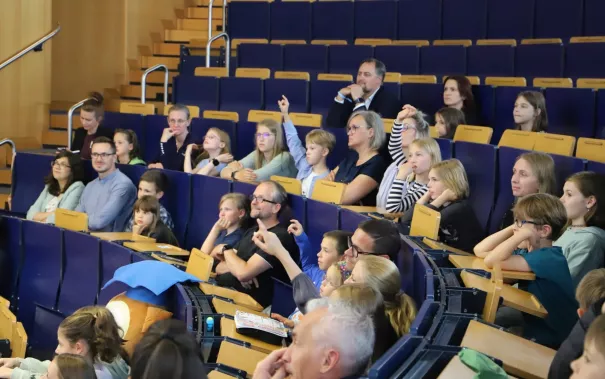 Kinderuni Diplom-Verleihung StA Audimax 20250605 Foto Juri Kuestenmacher 055.JPG