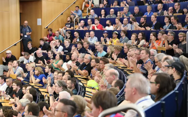 2025-08-16_fbinf_Froscon_2025_Kira Wazinski