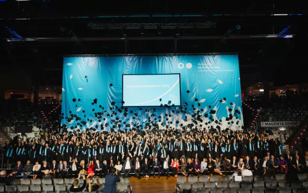 Absolventenfeier Telekom Dome Festakt 20251025 Foto Nathan Dreessen 296.jpg