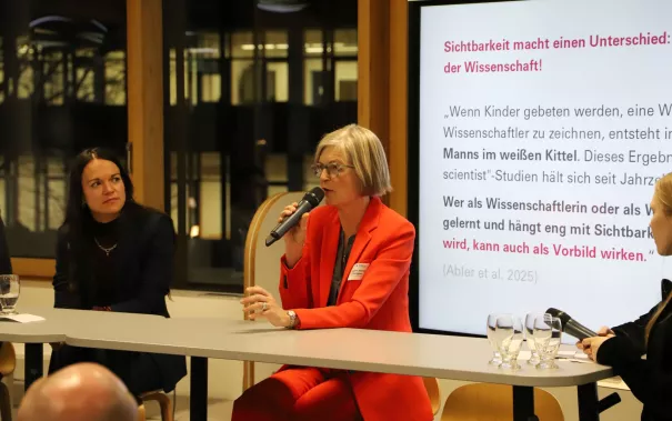 Eroeffnung Ausstellung Visionaere Wissenschaftlerinnen StA 20251126 Foto Juri Kuestenmacher 046.JPG