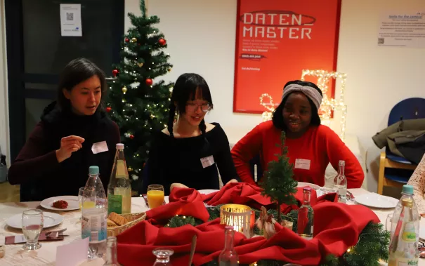 Role Models Christmas Tree 2025-12-15_Studierende und Alumni_Foto Martin Schulz