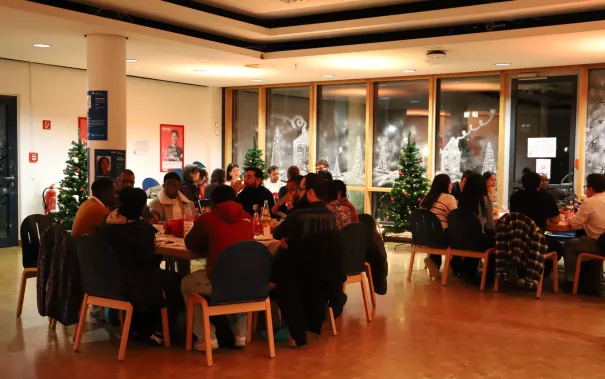 Role Models Christmas Tree 2025-12-15_Studierende und Alumni_Foto Martin Schulz