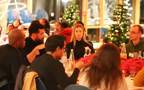 Role Models Christmas Tree 2025-12-15_Studierende und Alumni_Foto Martin Schulz