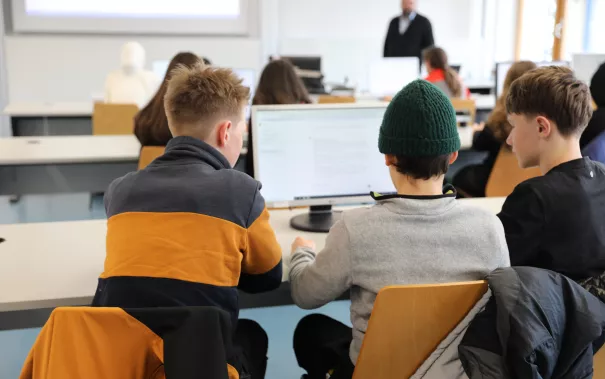 25.02.2026 Besuch Albert-Einstein-Gymnasium (AEG) - Workshop Prompt Engineering- Level Up mit KI: Deine Worte, deine Wirkung