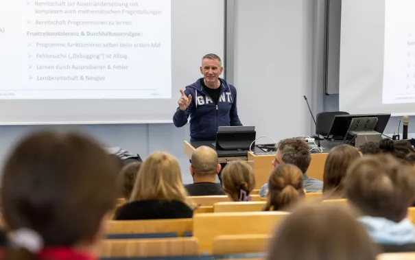 25.02.2026 Besuch Albert-Einstein-Gymnasium (AEG) im FB Informatik