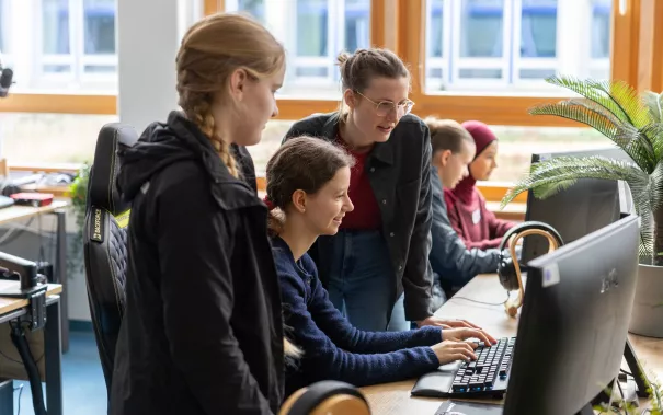 25.02.2026 Besuch Albert-Einstein-Gymnasium (AEG) im FB Informatik