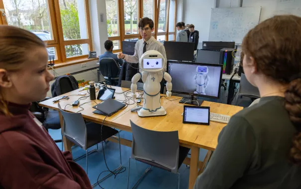 25.02.2026 Besuch Albert-Einstein-Gymnasium (AEG) im FB Informatik