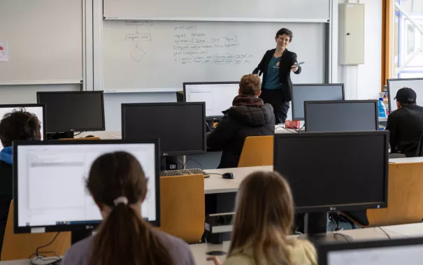 25.02.2026 Besuch Albert-Einstein-Gymnasium (AEG) - Schere, Stein, Papier- Python