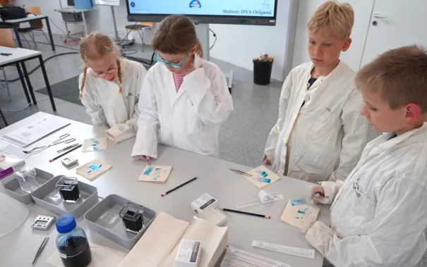 Kinderuni Geheimnis der Gene Rhb 20260423 Foto Juri Kuestenmacher 045.JPG