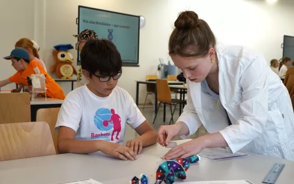 Kinderuni Geheimnis der Gene Rhb 20260423 Foto Juri Kuestenmacher 049.JPG