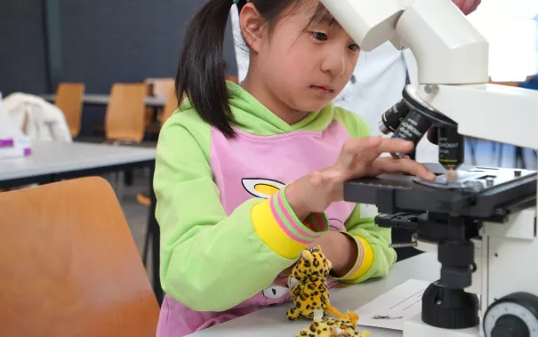 Kinderuni Geheimnis der Gene Rhb 20260423 Foto Juri Kuestenmacher 060.JPG