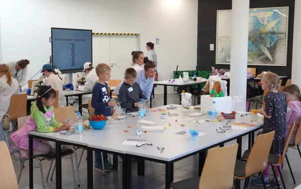 Kinderuni Geheimnis der Gene Rhb 20260423 Foto Juri Kuestenmacher 082.JPG