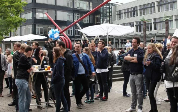 20_jahre_h-brs_sommerfest_20150619_foto_e._tritschler_img_6621_cut.jpg(DE)